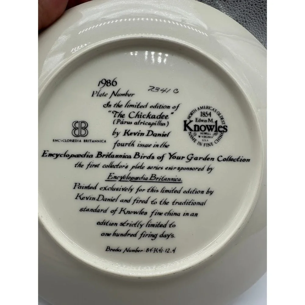 Knowles 1986 The Chickadee Collector Plate Kevin Daniel Birds of Your Garden